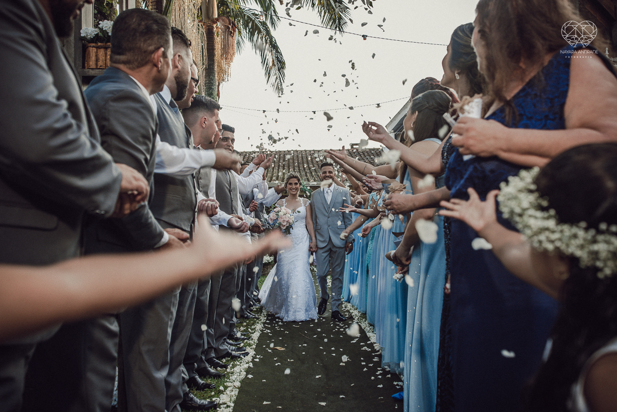 CAsamento rustico de dia madrinhas de azul e casal classico casamento no jardim das orquideas e fotografa nayara andrade premiada mundialmente  e fotos artisticas