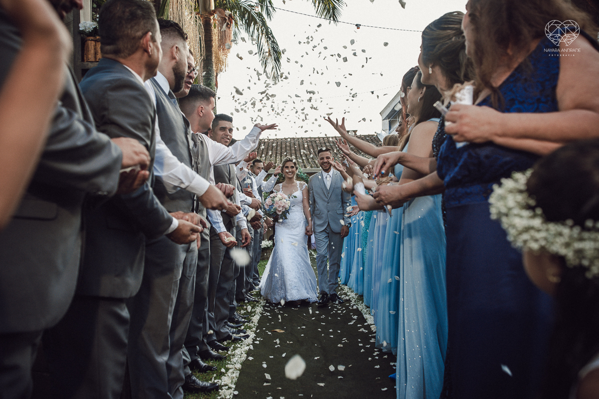 CAsamento rustico de dia madrinhas de azul e casal classico casamento no jardim das orquideas e fotografa nayara andrade premiada mundialmente  e fotos artisticas