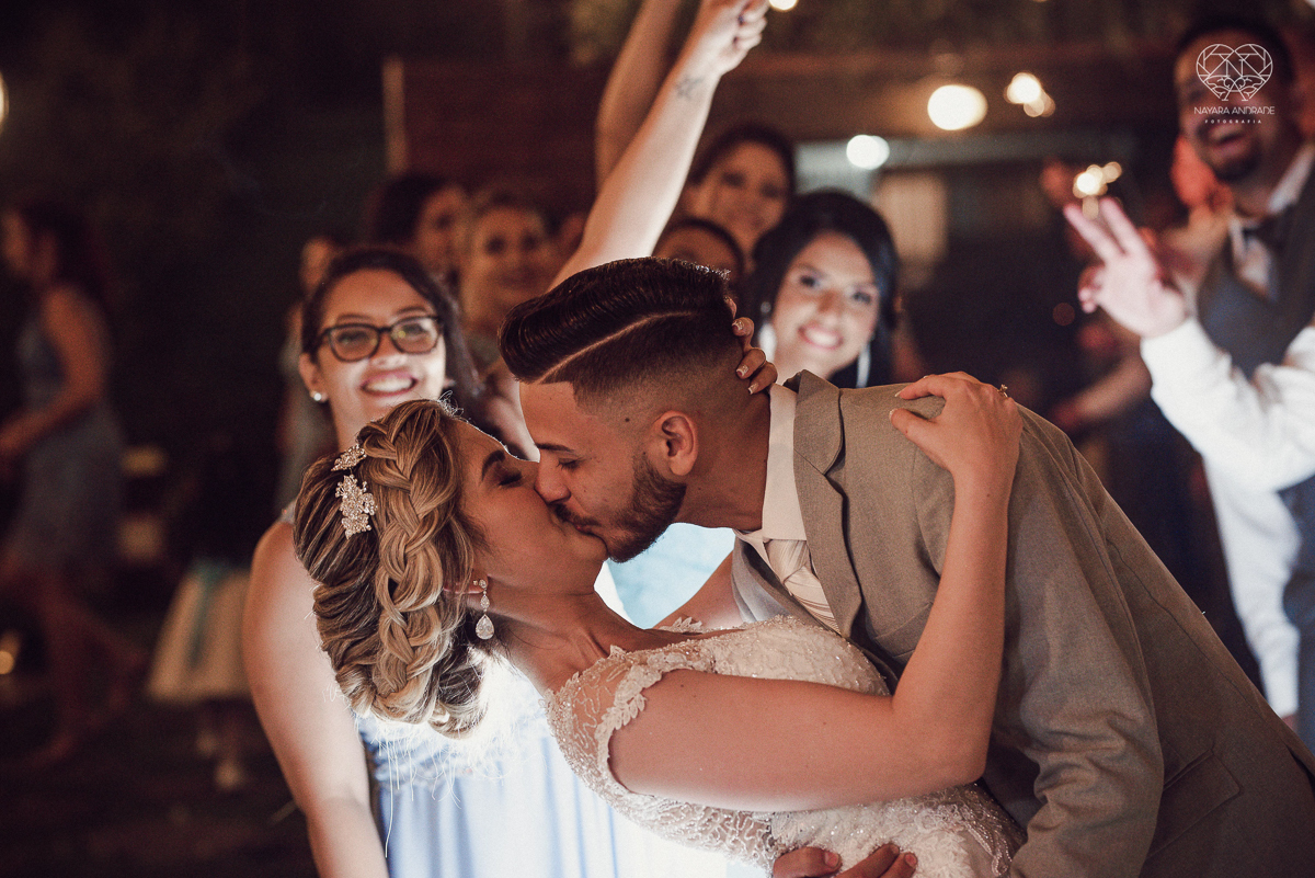 CAsamento rustico de dia madrinhas de azul e casal classico casamento no jardim das orquideas e fotografa nayara andrade premiada mundialmente  e fotos artisticas