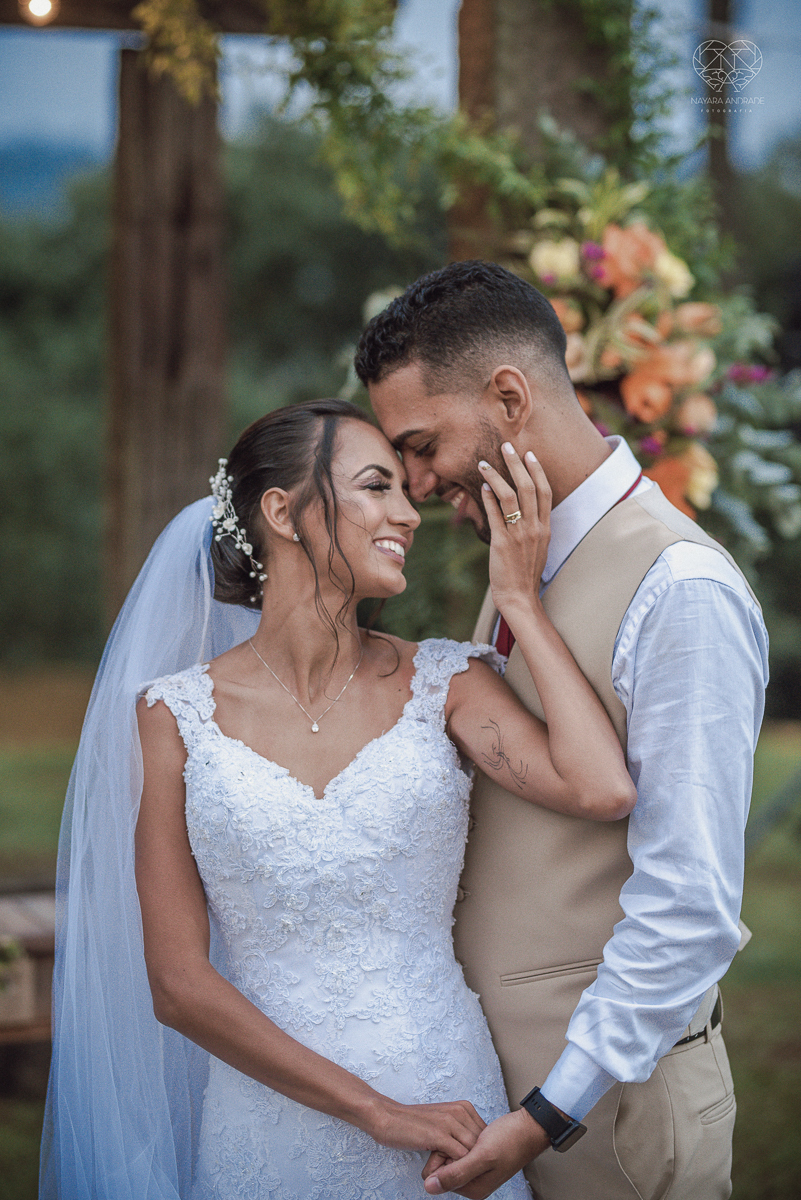 casamento boho rustico ao ar livre casal jogem em ribeirao pires chacara do sino e fotografa premiada mundialmente nayra andrade de santos