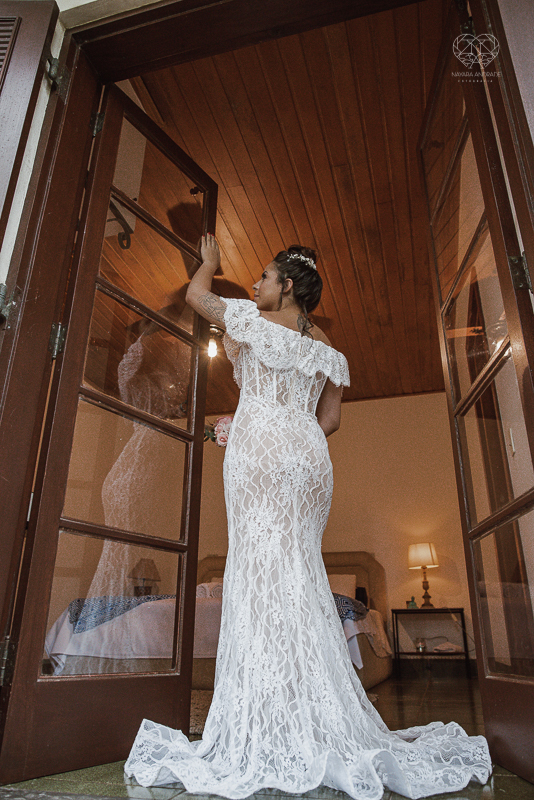 casamento editorial na praia do guaiuba guaruja decoraçao rustica mini wedding elopment fotografado pela fotografa nayara andrade fotografia prenmiada  no brasil e no mundo