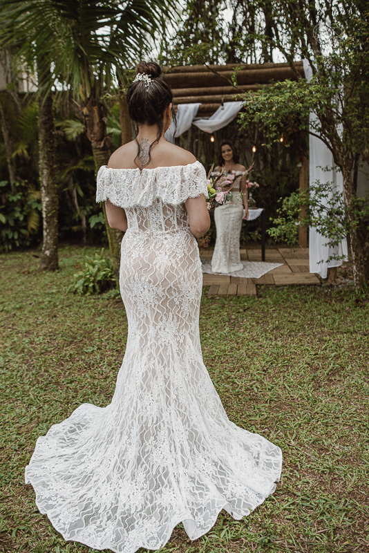 casamento editorial na praia do guaiuba guaruja decoraçao rustica mini wedding elopment fotografado pela fotografa nayara andrade fotografia prenmiada  no brasil e no mundo