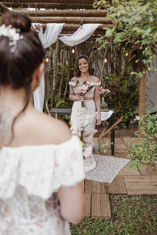 casamento editorial na praia do guaiuba guaruja decoraçao rustica mini wedding elopment fotografado pela fotografa nayara andrade fotografia prenmiada  no brasil e no mundo