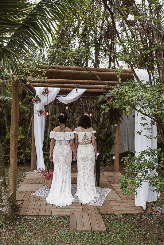 casamento editorial na praia do guaiuba guaruja decoraçao rustica mini wedding elopment fotografado pela fotografa nayara andrade fotografia prenmiada  no brasil e no mundo