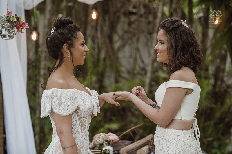 casamento editorial na praia do guaiuba guaruja decoraçao rustica mini wedding elopment fotografado pela fotografa nayara andrade fotografia prenmiada  no brasil e no mundo
