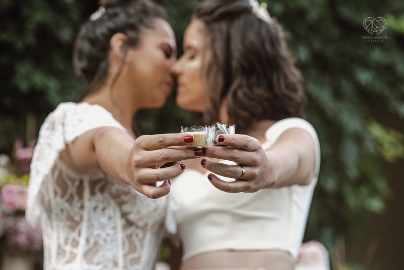 casamento editorial na praia do guaiuba guaruja decoraçao rustica mini wedding elopment fotografado pela fotografa nayara andrade fotografia prenmiada  no brasil e no mundo