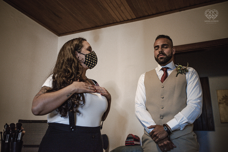 casamento editorial na praia do guaiuba guaruja decoraçao rustica mini wedding elopment fotografado pela fotografa nayara andrade fotografia prenmiada  no brasil e no mundo