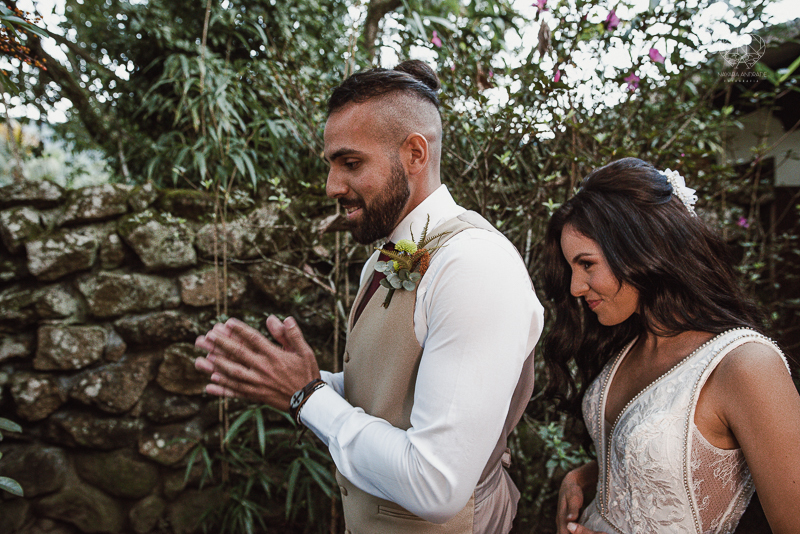 casamento editorial na praia do guaiuba guaruja decoraçao rustica mini wedding elopment fotografado pela fotografa nayara andrade fotografia prenmiada  no brasil e no mundo