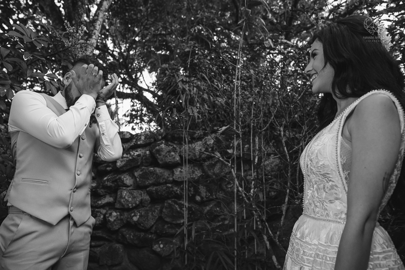 casamento editorial na praia do guaiuba guaruja decoraçao rustica mini wedding elopment fotografado pela fotografa nayara andrade fotografia prenmiada  no brasil e no mundo