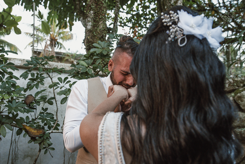 casamento editorial na praia do guaiuba guaruja decoraçao rustica mini wedding elopment fotografado pela fotografa nayara andrade fotografia prenmiada  no brasil e no mundo