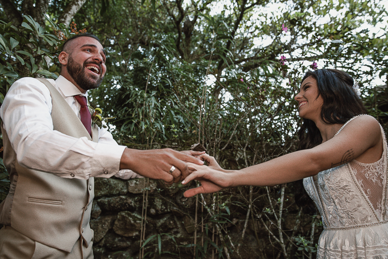 casamento editorial na praia do guaiuba guaruja decoraçao rustica mini wedding elopment fotografado pela fotografa nayara andrade fotografia prenmiada  no brasil e no mundo