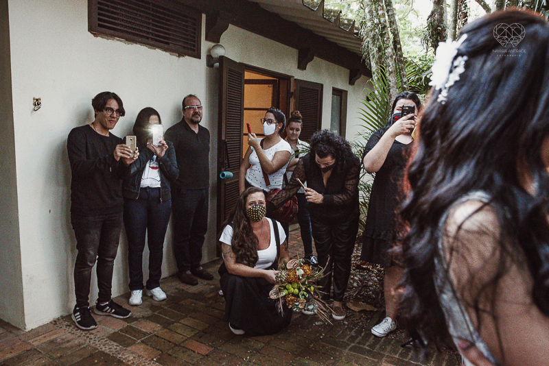 casamento editorial na praia do guaiuba guaruja decoraçao rustica mini wedding elopment fotografado pela fotografa nayara andrade fotografia prenmiada  no brasil e no mundo