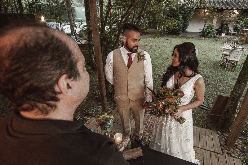 casamento editorial na praia do guaiuba guaruja decoraçao rustica mini wedding elopment fotografado pela fotografa nayara andrade fotografia prenmiada  no brasil e no mundo