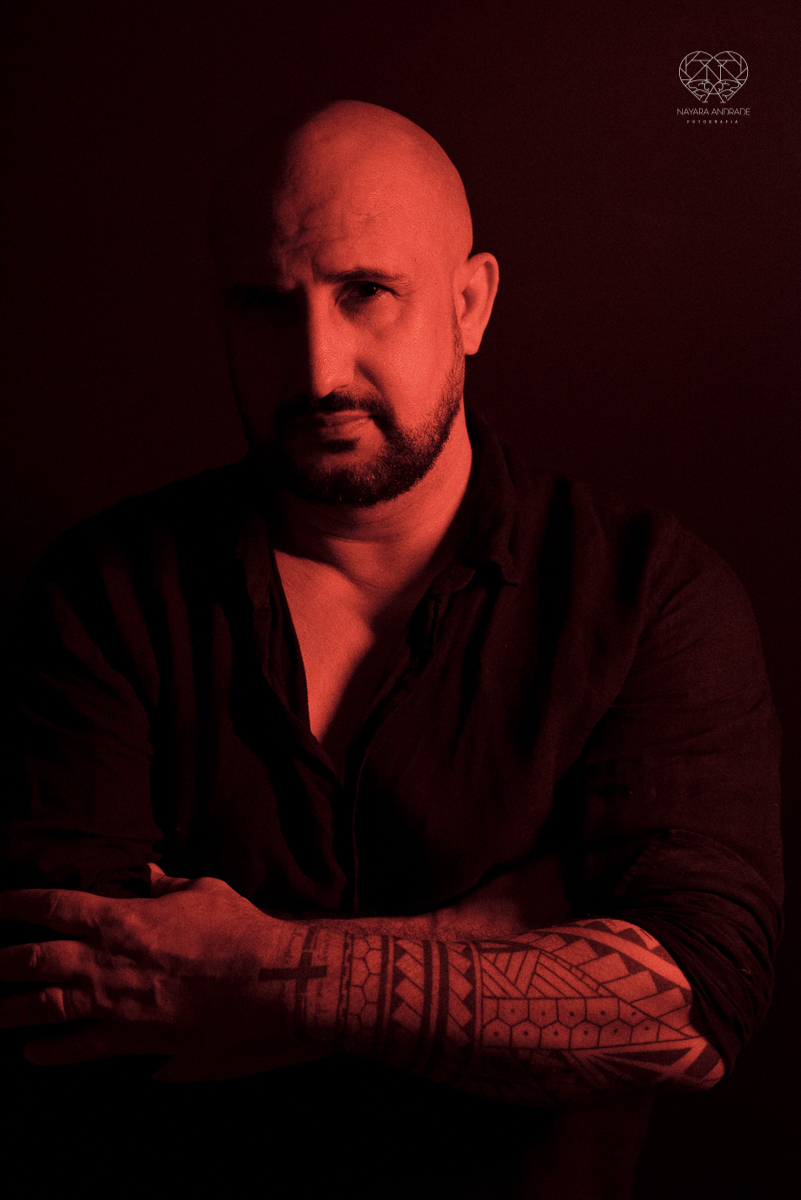 Ensaio casal lifestyke espontaneo e sensual fotografado pela fotografa nayara andrade premiada internacionalmente  fotos marcantes com luz forte sexy