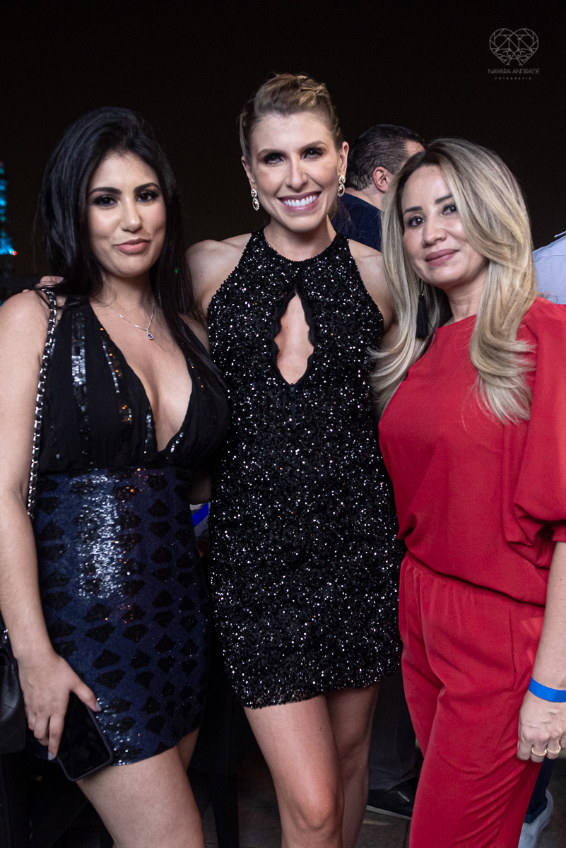 aniversario da pianista Juliana D'Agostini no terrazza rooftop em sao paulo aniversariante veste Israel Valentim modelo preto com brilho e patrocinada pelos pianos cassio fotografia  premiada nayara andrade aniversario na capital de sao paulo com famosos