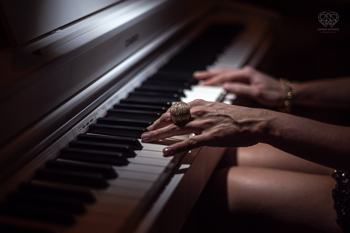 aniversario da pianista Juliana D'Agostini no terrazza rooftop em sao paulo aniversariante veste Israel Valentim modelo preto com brilho e patrocinada pelos pianos cassio fotografia  premiada nayara andrade aniversario na capital de sao paulo com famosos