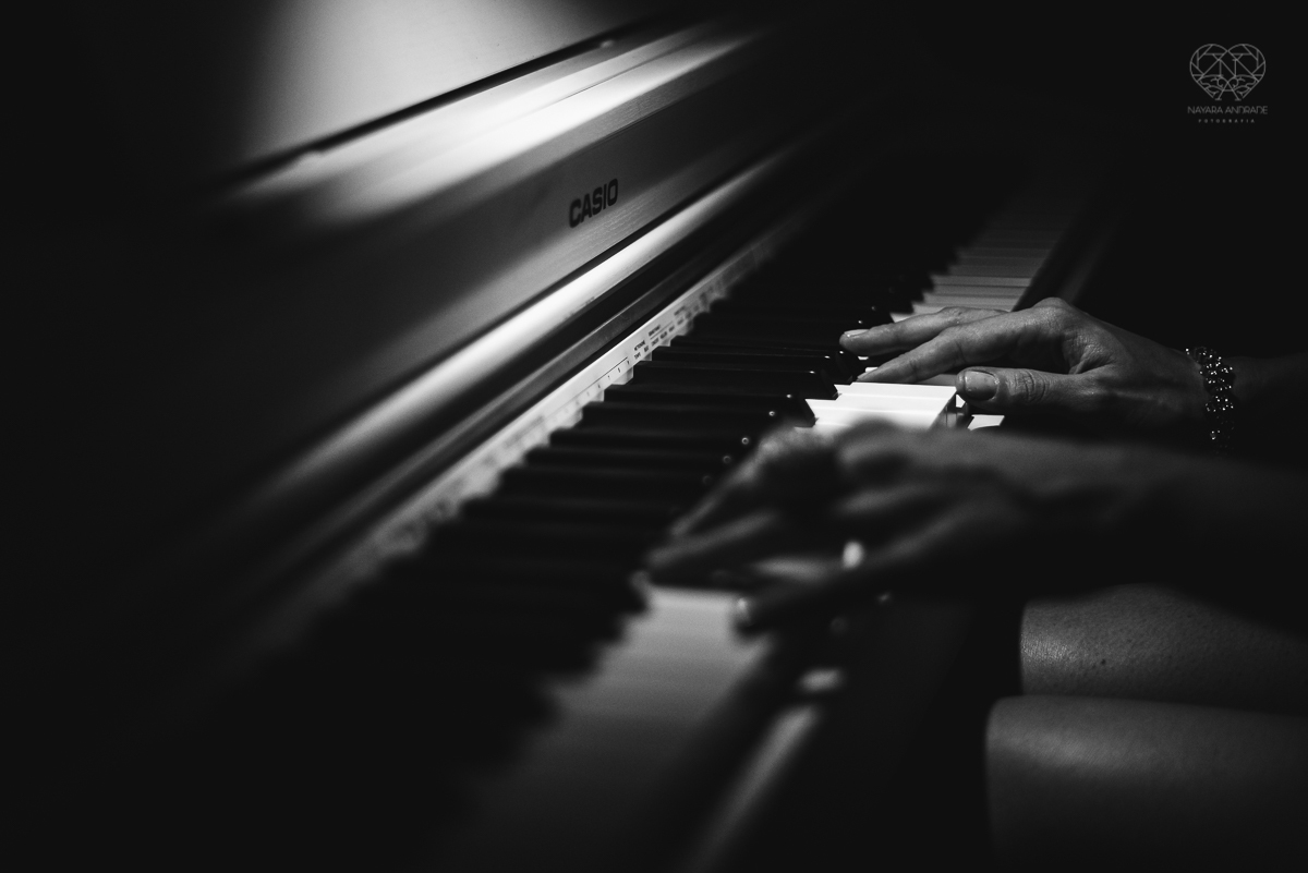 aniversario da pianista Juliana D'Agostini no terrazza rooftop em sao paulo aniversariante veste Israel Valentim modelo preto com brilho e patrocinada pelos pianos cassio fotografia  premiada nayara andrade aniversario na capital de sao paulo com famosos