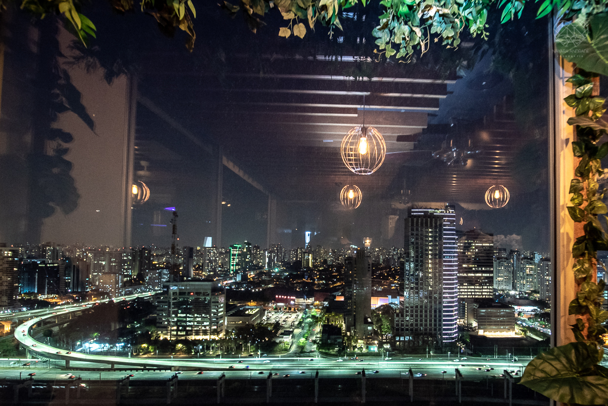 aniversario da pianista Juliana D'Agostini no terrazza rooftop em sao paulo aniversariante veste Israel Valentim modelo preto com brilho e patrocinada pelos pianos cassio fotografia  premiada nayara andrade aniversario na capital de sao paulo com famosos