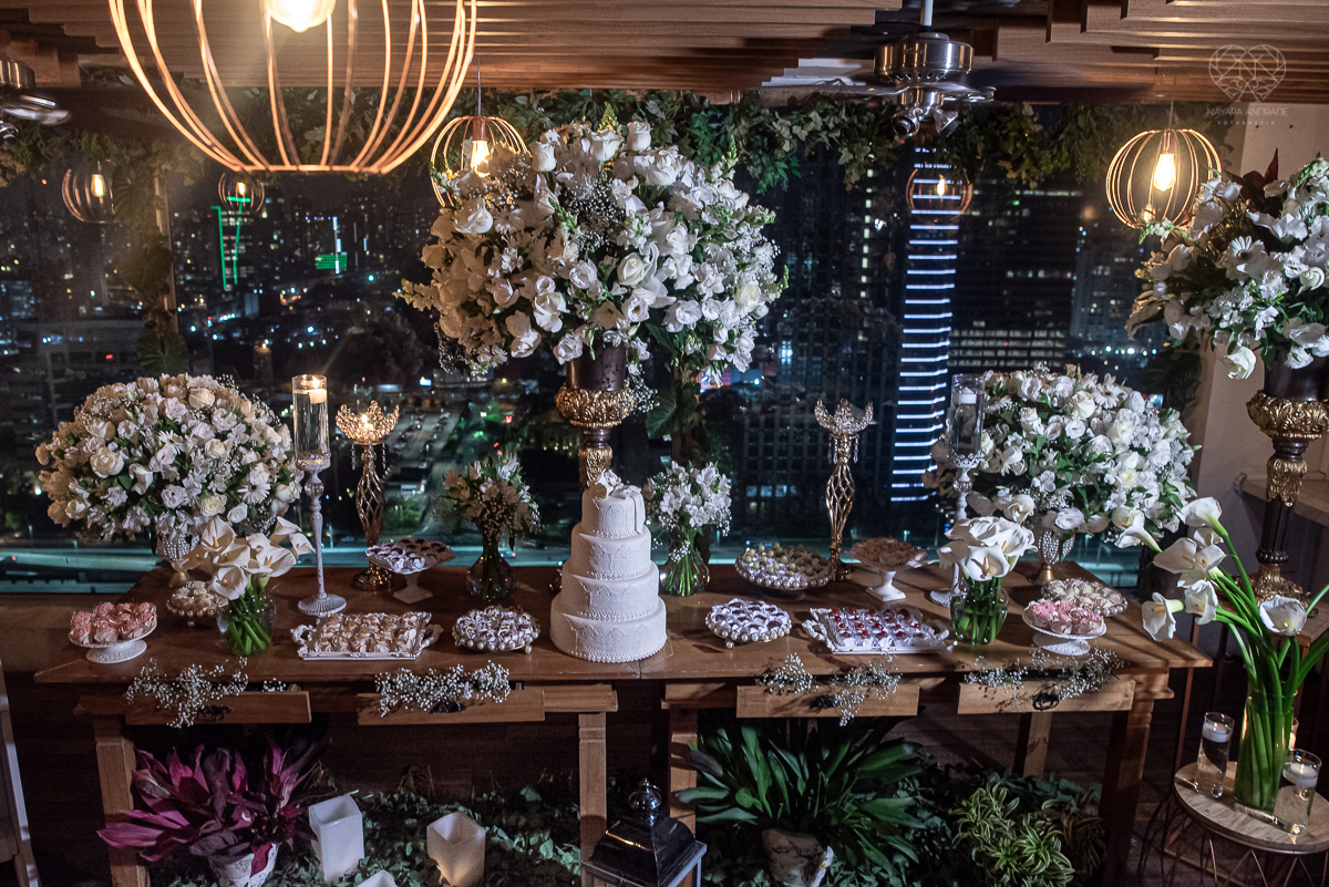 aniversario da pianista Juliana D'Agostini no terrazza rooftop em sao paulo aniversariante veste Israel Valentim modelo preto com brilho e patrocinada pelos pianos cassio fotografia  premiada nayara andrade aniversario na capital de sao paulo com famosos