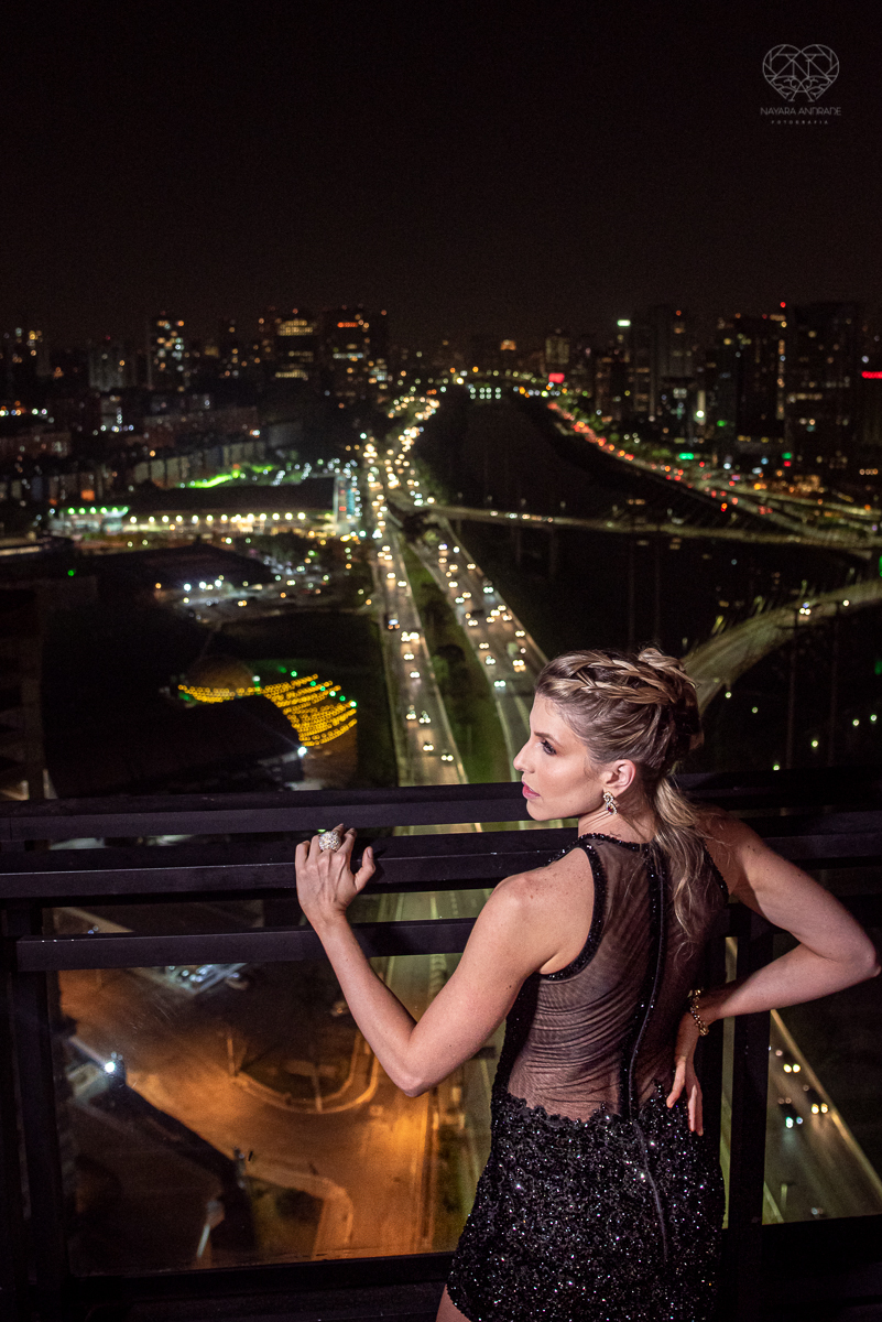 aniversario da pianista Juliana D'Agostini no terrazza rooftop em sao paulo aniversariante veste Israel Valentim modelo preto com brilho e patrocinada pelos pianos cassio fotografia  premiada nayara andrade aniversario na capital de sao paulo com famosos