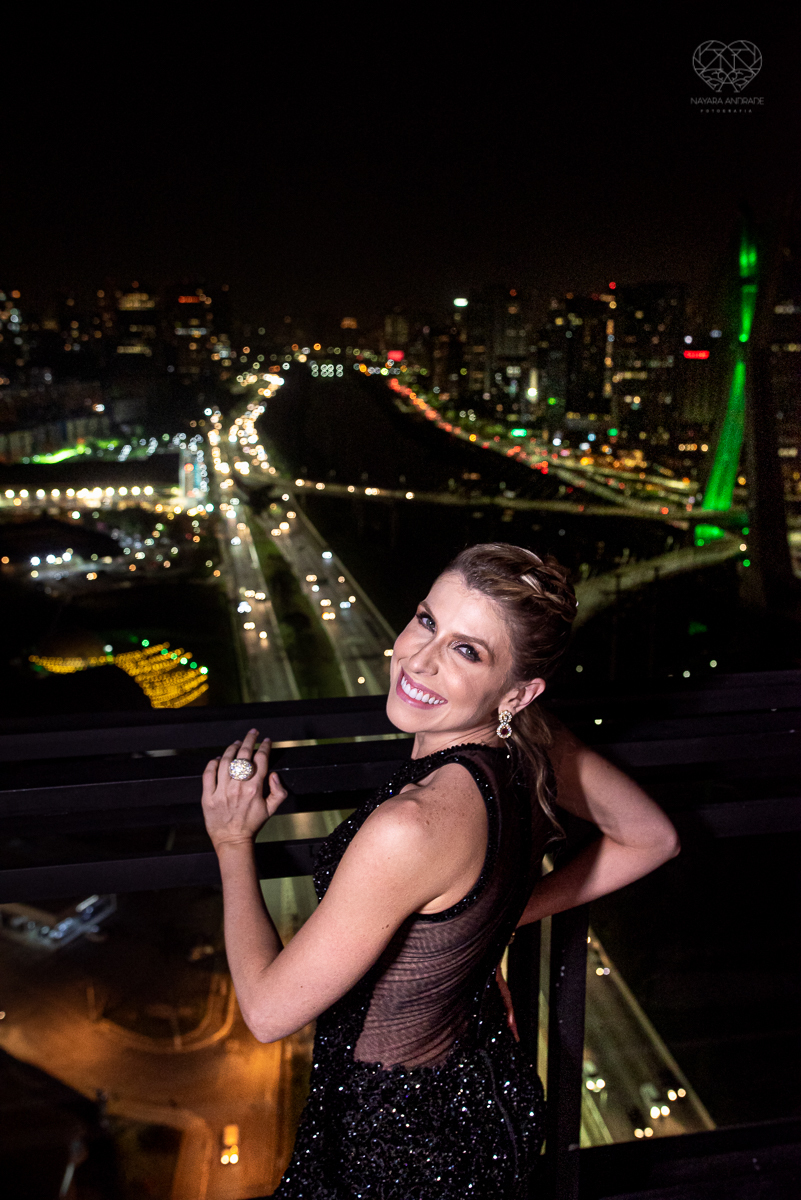 aniversario da pianista Juliana D'Agostini no terrazza rooftop em sao paulo aniversariante veste Israel Valentim modelo preto com brilho e patrocinada pelos pianos cassio fotografia  premiada nayara andrade aniversario na capital de sao paulo com famosos