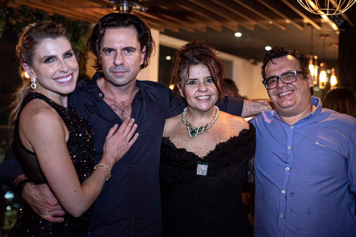 aniversario da pianista Juliana D'Agostini no terrazza rooftop em sao paulo aniversariante veste Israel Valentim modelo preto com brilho e patrocinada pelos pianos cassio fotografia  premiada nayara andrade aniversario na capital de sao paulo com famosos