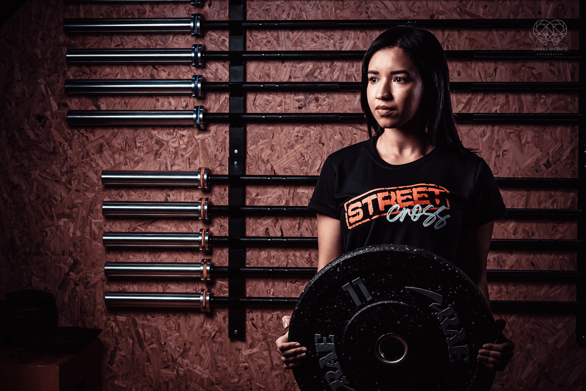 Fotos de crossfit com alletas praticando a modalidade em movimento. fotos para academia fotos profissionais de atletas em movimento em santos e baixada santista feitas pela fotografa premiada nayara andrade