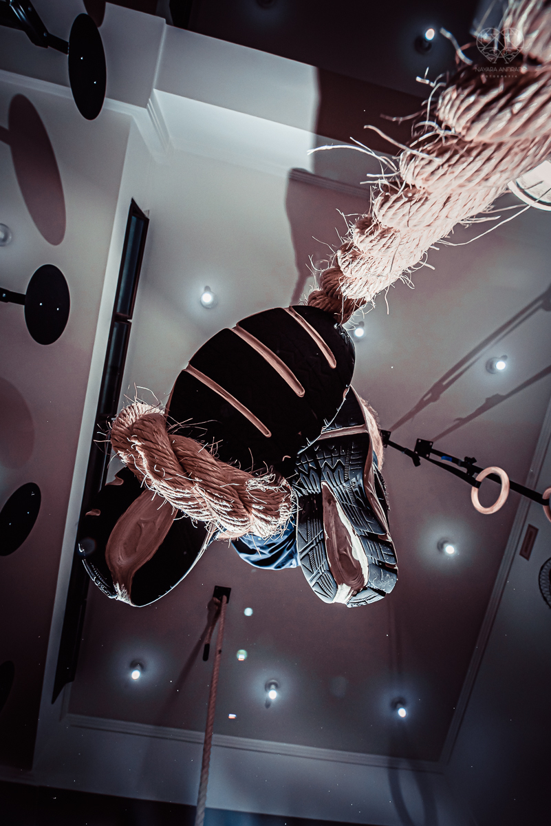 Fotos de crossfit com alletas praticando a modalidade em movimento. fotos para academia fotos profissionais de atletas em movimento em santos e baixada santista feitas pela fotografa premiada nayara andrade