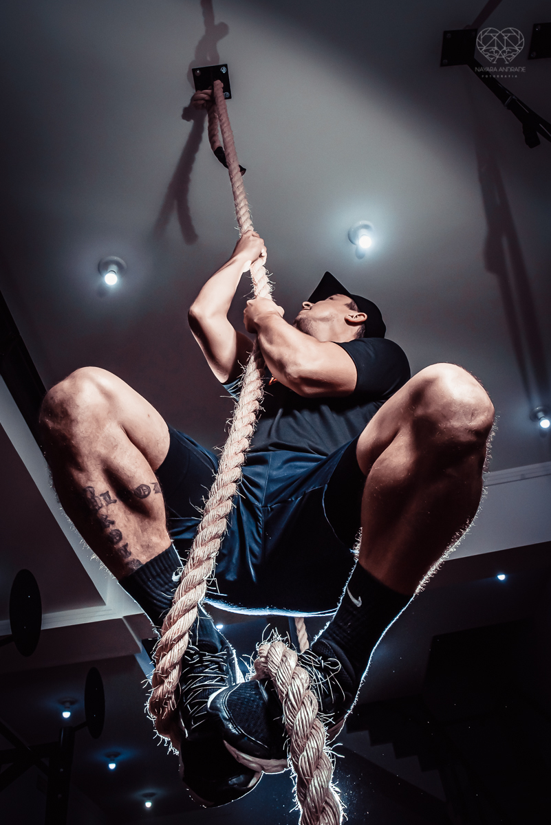 Fotos de crossfit com alletas praticando a modalidade em movimento. fotos para academia fotos profissionais de atletas em movimento em santos e baixada santista feitas pela fotografa premiada nayara andrade