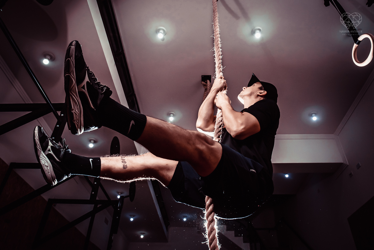 Fotos de crossfit com alletas praticando a modalidade em movimento. fotos para academia fotos profissionais de atletas em movimento em santos e baixada santista feitas pela fotografa premiada nayara andrade