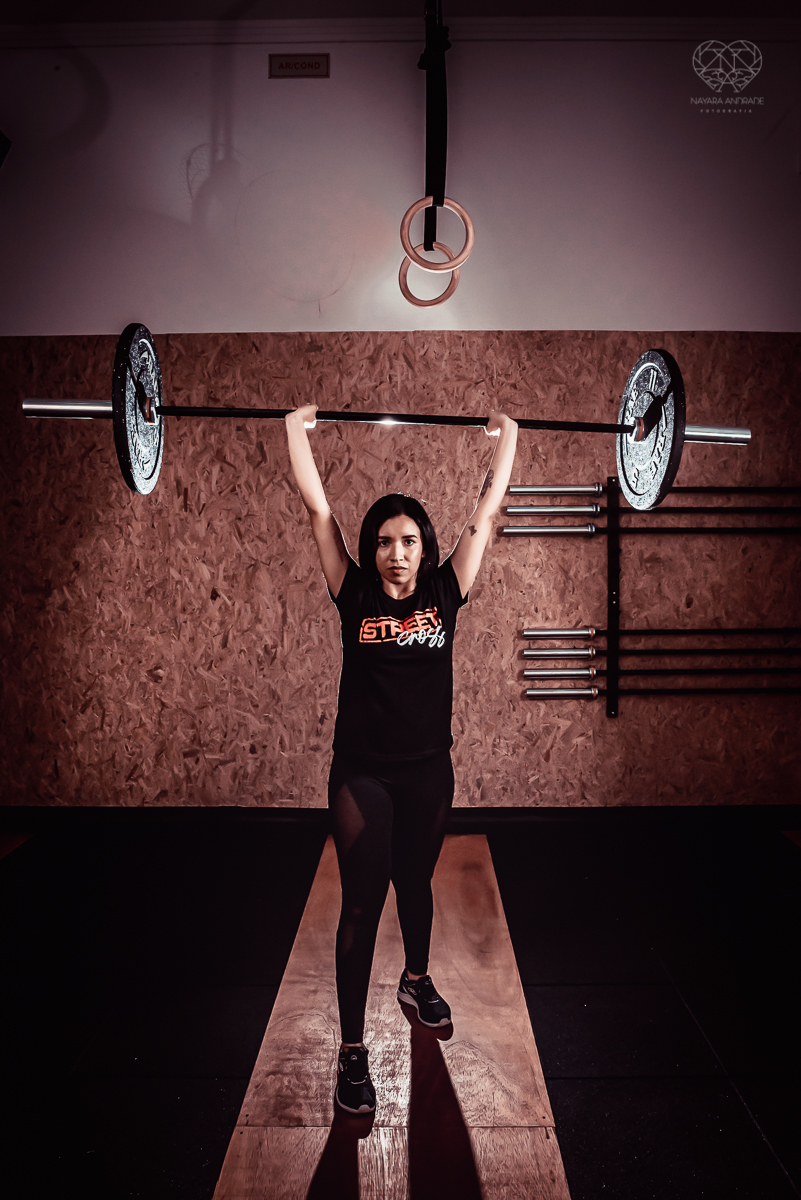 Fotos de crossfit com alletas praticando a modalidade em movimento. fotos para academia fotos profissionais de atletas em movimento em santos e baixada santista feitas pela fotografa premiada nayara andrade