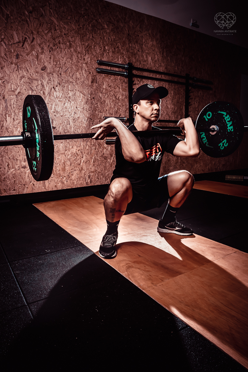 Fotos de crossfit com alletas praticando a modalidade em movimento. fotos para academia fotos profissionais de atletas em movimento em santos e baixada santista feitas pela fotografa premiada nayara andrade