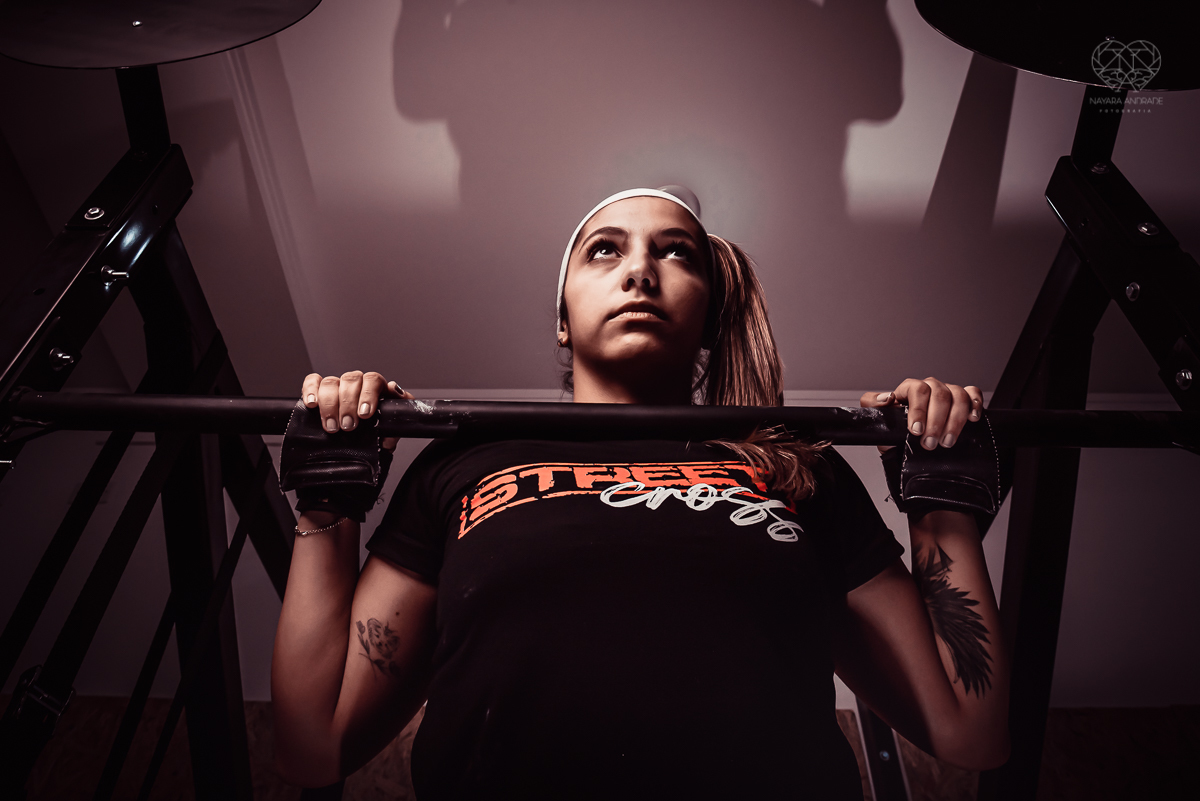 Fotos de crossfit com alletas praticando a modalidade em movimento. fotos para academia fotos profissionais de atletas em movimento em santos e baixada santista feitas pela fotografa premiada nayara andrade