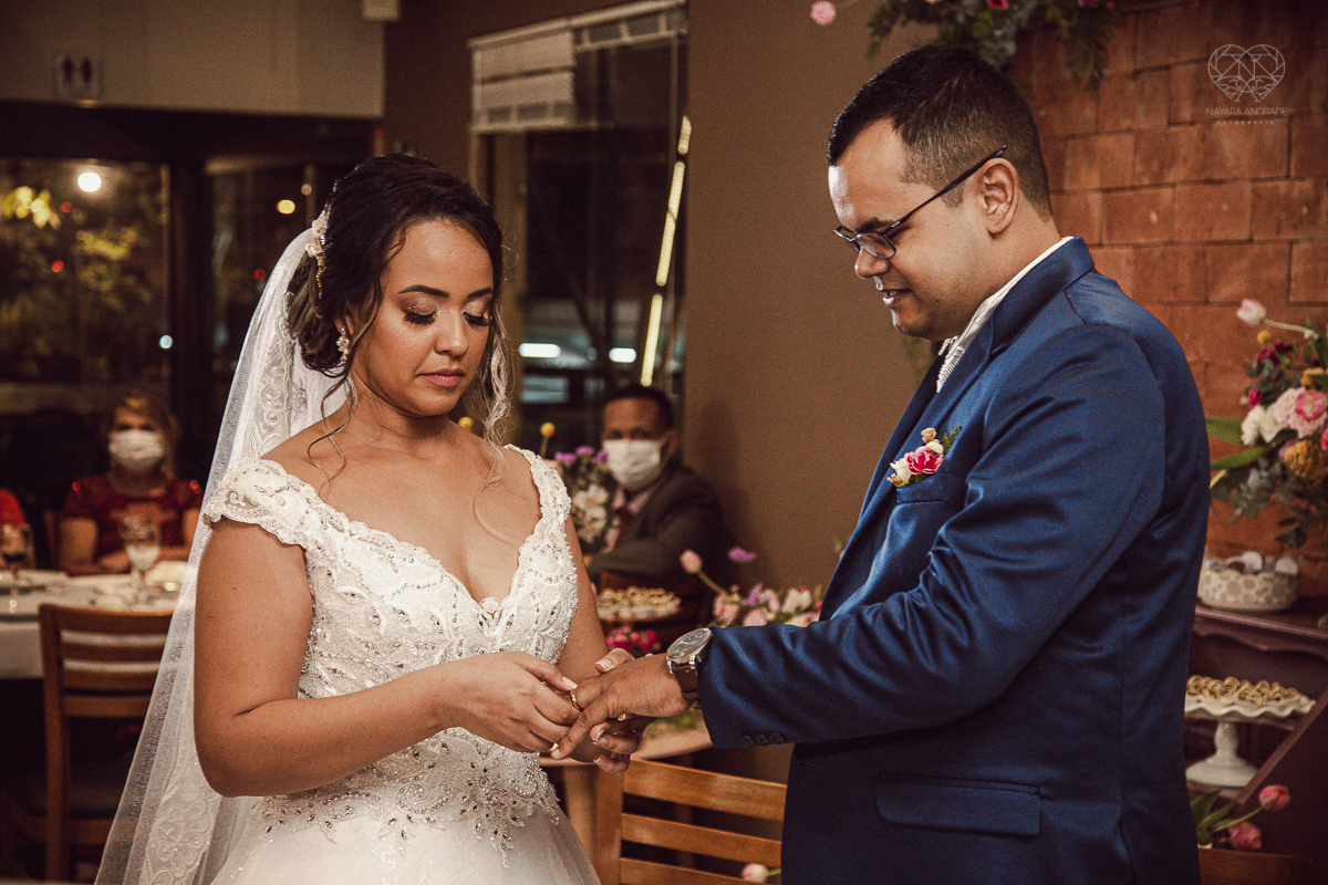 casamento mini wedding realizado na cidade de snatos no restaurante cantina liliana pela fotografa premiada nayra andrade vestido da santos maison decoração por camila da alcrim e cabelo nayara penteados casamento rustico romanttico com fotos inspiradoraw
