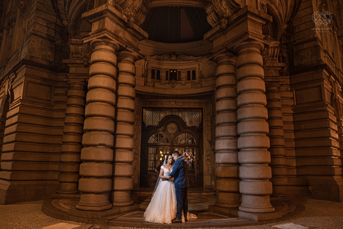 Fotos de casamento no centro historico de santos fotos artisticas e romanticas casamento mini wedding realizado na cidade de snatos no restaurante cantina liliana pela fotografa premiada nayra andrade vestido da santos maison decoração por camila da alcri