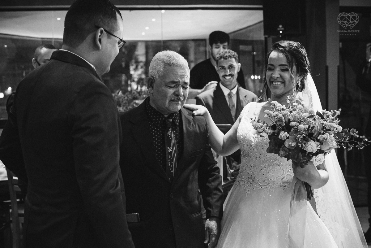 casamento mini wedding realizado na cidade de snatos no restaurante cantina liliana pela fotografa premiada nayra andrade vestido da santos maison decoração por camila da alcrim e cabelo nayara penteados casamento rustico romanttico com fotos inspiradoraw