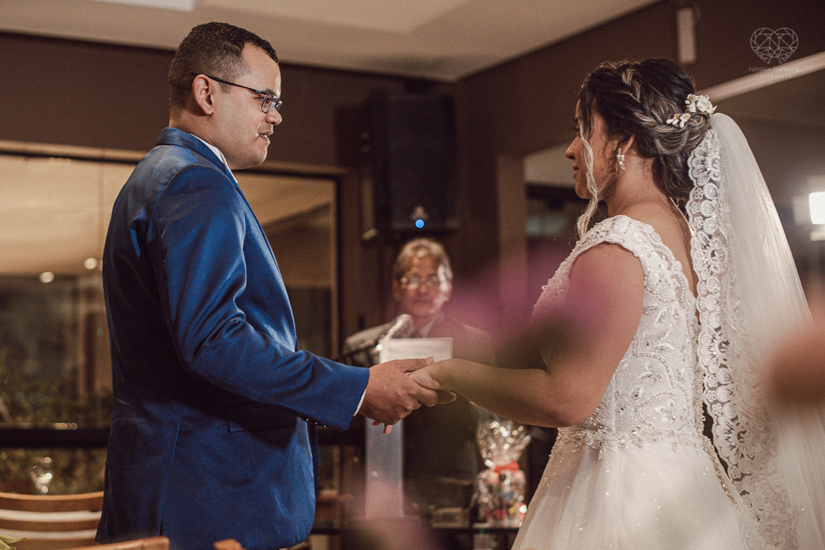 casamento mini wedding realizado na cidade de snatos no restaurante cantina liliana pela fotografa premiada nayra andrade vestido da santos maison decoração por camila da alcrim e cabelo nayara penteados casamento rustico romanttico com fotos inspiradoraw