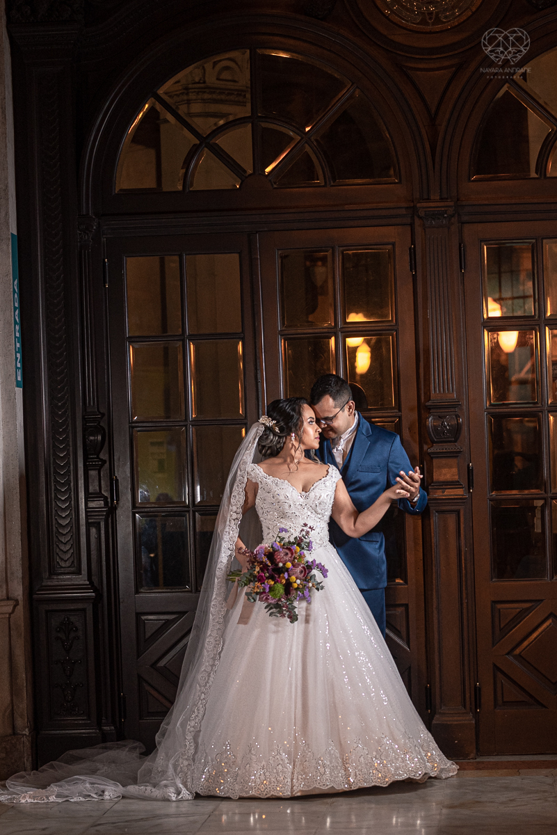 Fotos de casamento no centro historico de santos fotos artisticas e romanticas casamento mini wedding realizado na cidade de snatos no restaurante cantina liliana pela fotografa premiada nayra andrade vestido da santos maison decoração por camila da alcri