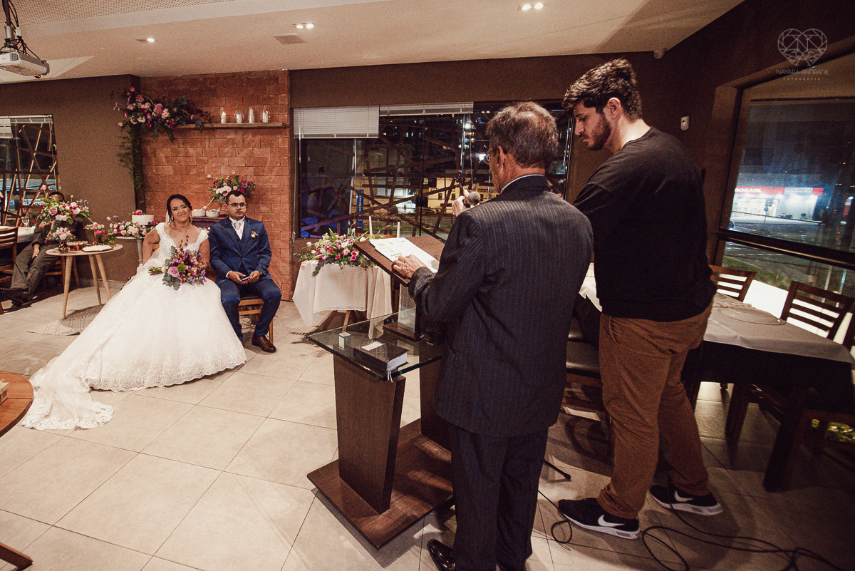 casamento mini wedding realizado na cidade de snatos no restaurante cantina liliana pela fotografa premiada nayra andrade vestido da santos maison decoração por camila da alcrim e cabelo nayara penteados casamento rustico romanttico com fotos inspiradoraw