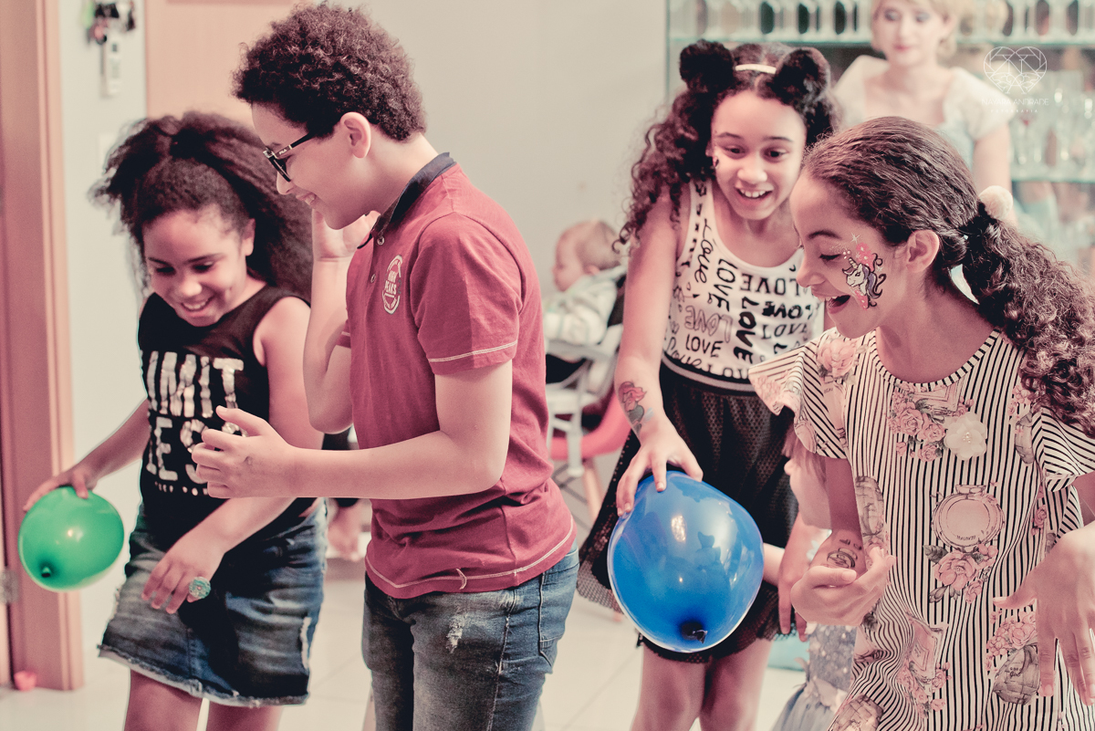 https://www.nayaraandradefotografia.com/portfolio/comemoracoes/730378-festa-de-aniversario-infantil-em-casa-carol-4-anos