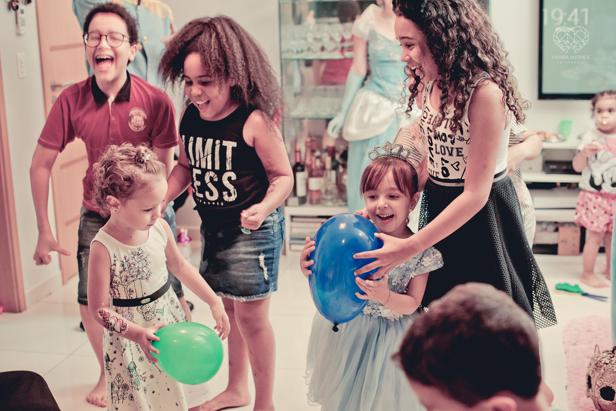 https://www.nayaraandradefotografia.com/portfolio/comemoracoes/730378-festa-de-aniversario-infantil-em-casa-carol-4-anos