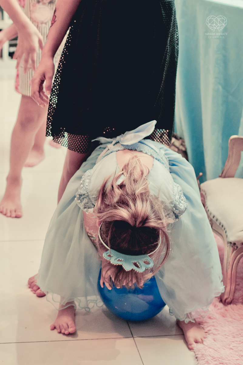 https://www.nayaraandradefotografia.com/portfolio/comemoracoes/730378-festa-de-aniversario-infantil-em-casa-carol-4-anos