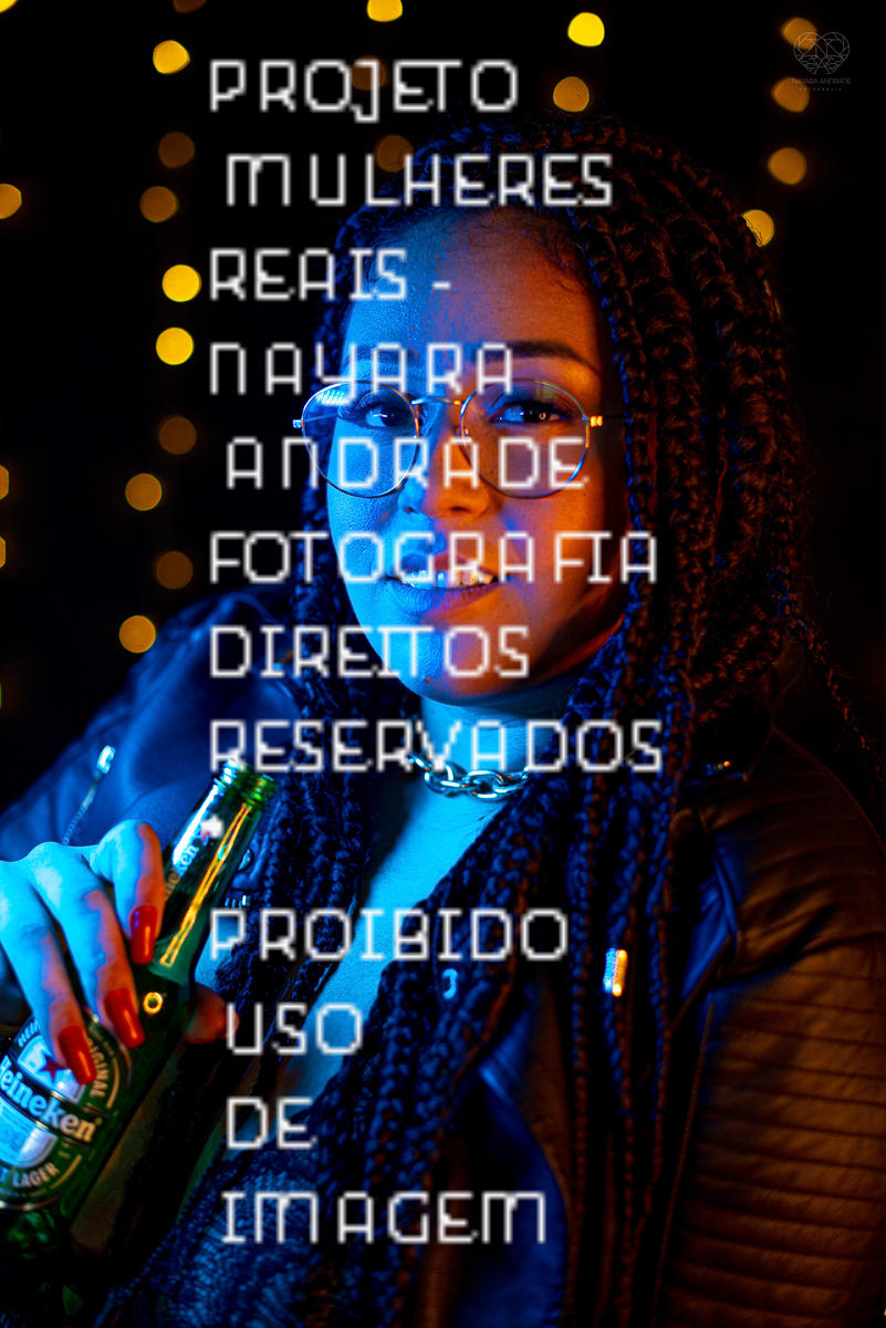 Foto de ensaio feminino mulher plus size linda e segura com fotos sensuais na cama de biquini mulher tatuada e ousada ensaio feito pela fotografa nayara andrade fotografia