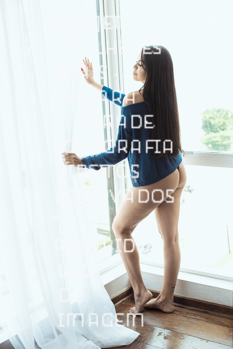 Ensaio feminino sensual nu boudoir feito em estudio lifestyle em santos nu artistico feminino pela fotografa nayara andrade fotografia