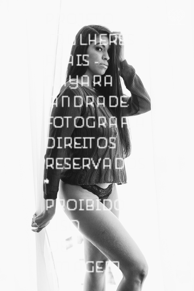 Ensaio feminino sensual nu boudoir feito em estudio lifestyle em santos nu artistico feminino pela fotografa nayara andrade fotografia