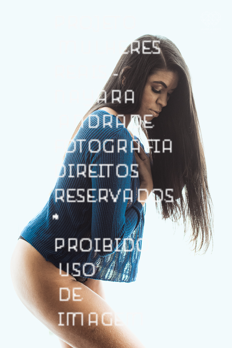 Ensaio feminino sensual nu boudoir feito em estudio lifestyle em santos nu artistico feminino pela fotografa nayara andrade fotografia