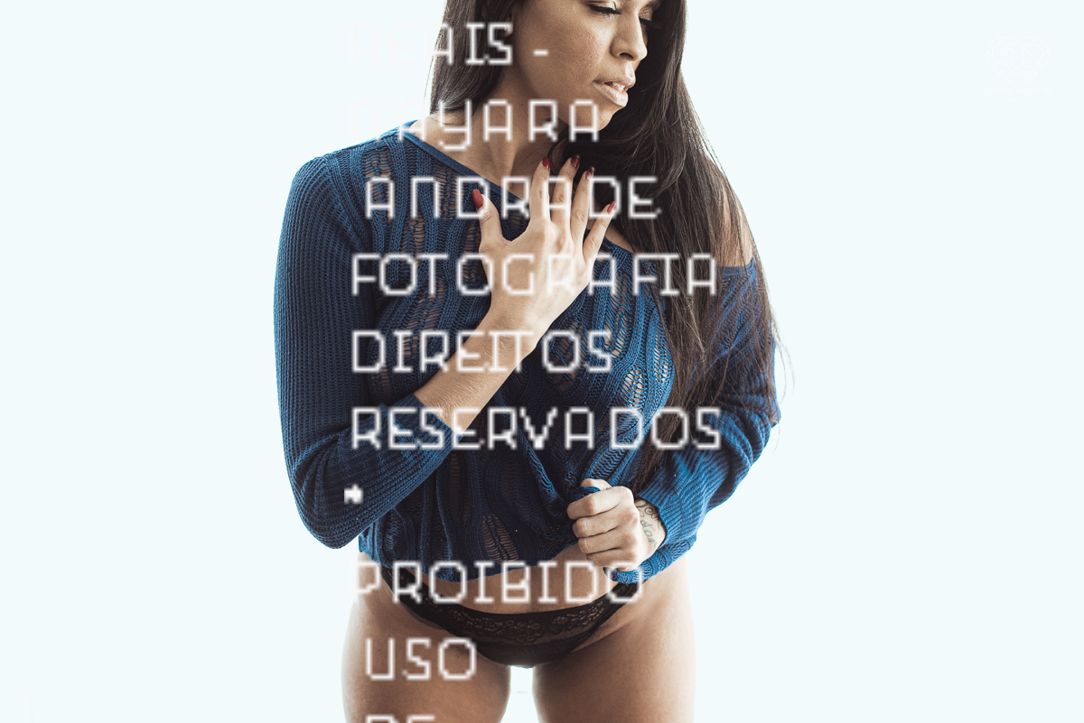 Ensaio feminino sensual nu boudoir feito em estudio lifestyle em santos nu artistico feminino pela fotografa nayara andrade fotografia