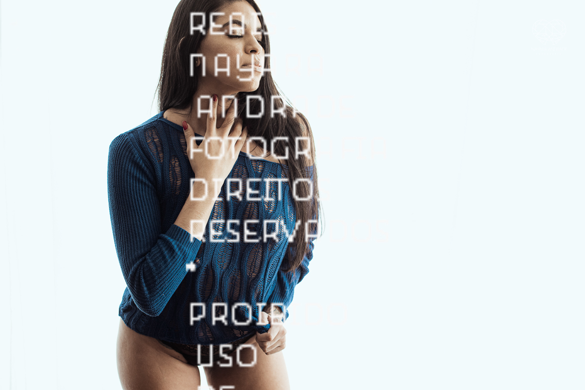 Ensaio feminino sensual nu boudoir feito em estudio lifestyle em santos nu artistico feminino pela fotografa nayara andrade fotografia