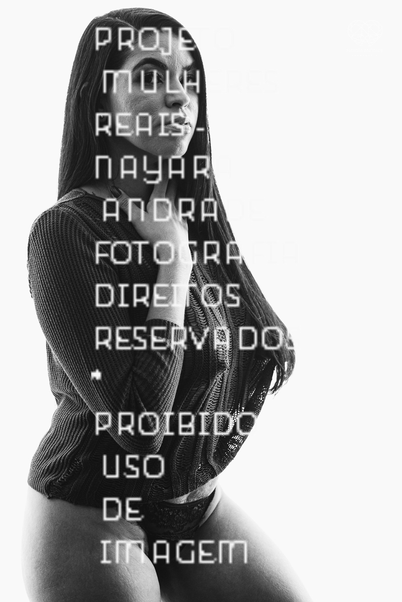 Ensaio feminino sensual nu boudoir feito em estudio lifestyle em santos nu artistico feminino pela fotografa nayara andrade fotografia