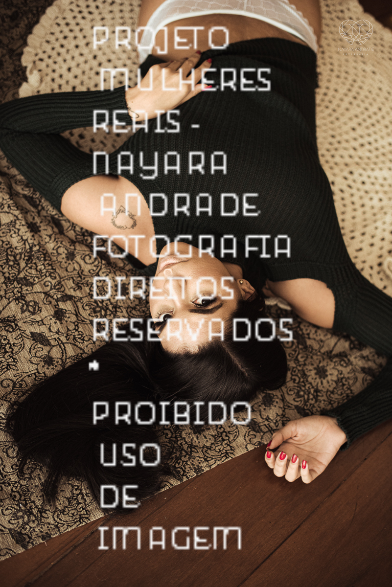Ensaio feminino sensual nu boudoir feito em estudio lifestyle em santos nu artistico feminino pela fotografa nayara andrade fotografia